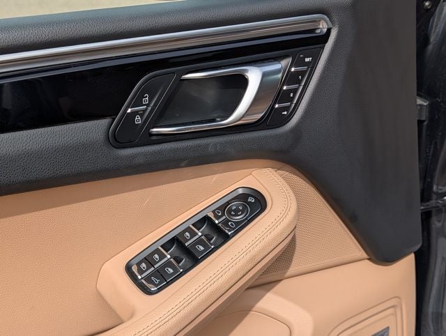 2022 Porsche Macan Base