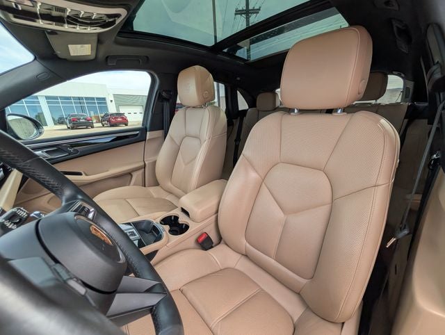 2022 Porsche Macan Base