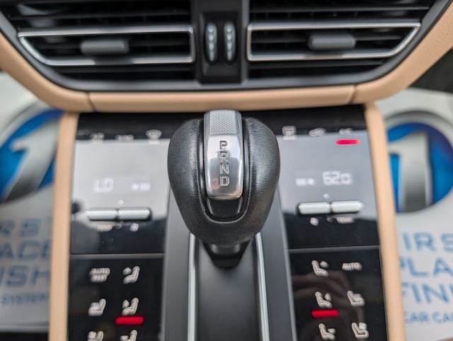 2022 Porsche Macan Base