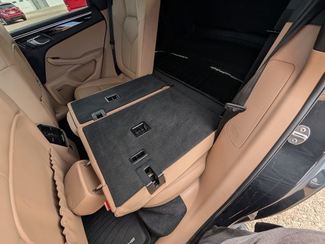 2022 Porsche Macan Base