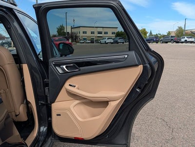 2022 Porsche Macan Base