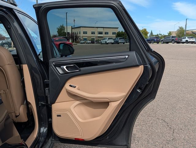2022 Porsche Macan Base