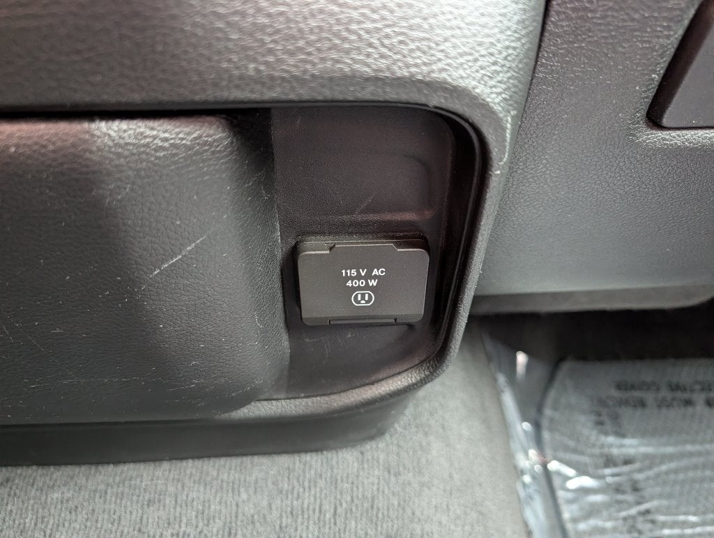 2019 RAM 1500 Laie Crew Cab 4x4 5'7' Box