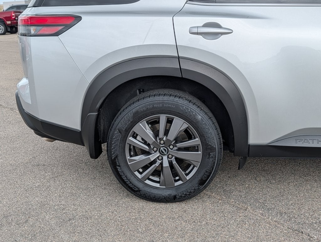 2025 Nissan Pathfinder SV 4WD