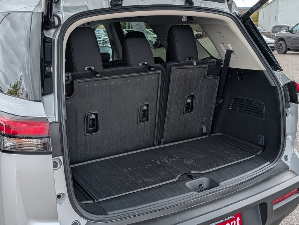 2025 Nissan Pathfinder SV 4WD