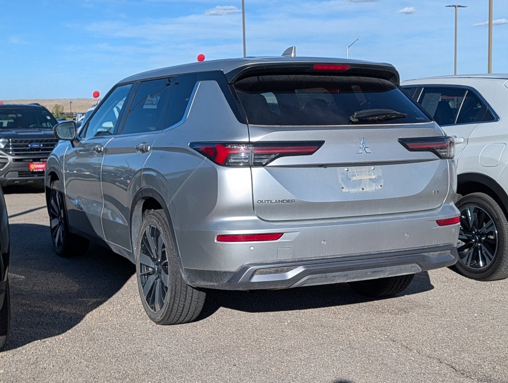 2025 Mitsubishi Outlander Base