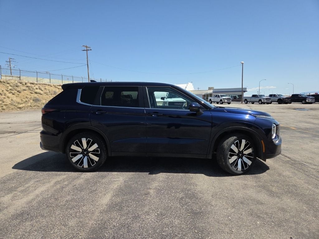 2025 Mitsubishi Outlander SE