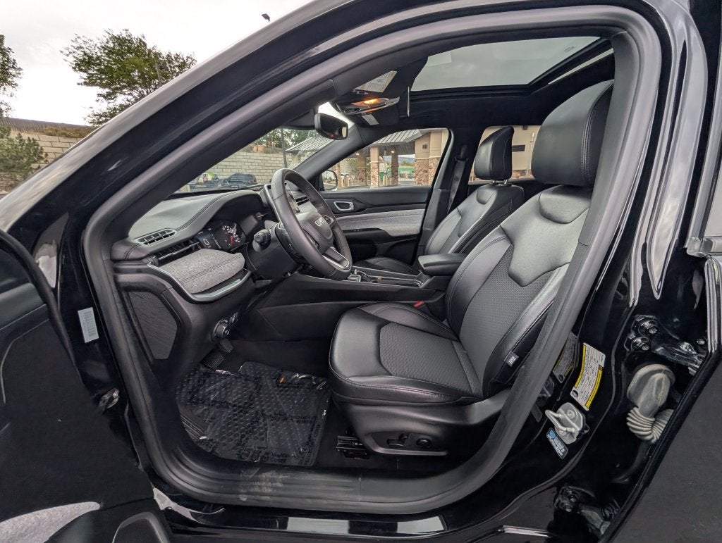 2025 Jeep Compass Latitude W/Sunroof