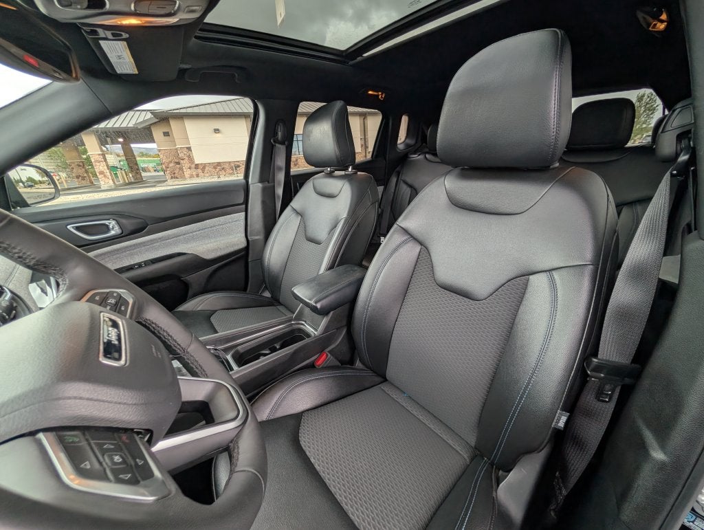2025 Jeep Compass Latitude W/Sunroof