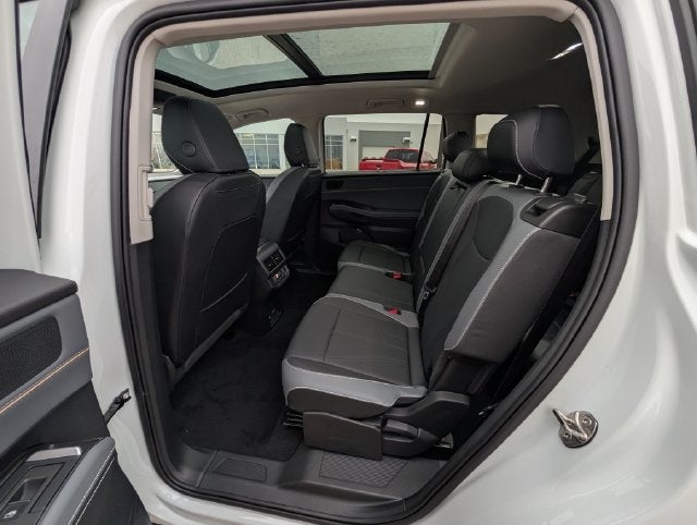 2027 Volkswagen Atlas SE w/Technology