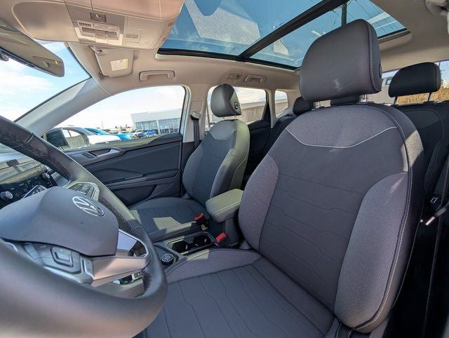 2025 Volkswagen Taos 1.5T SE Black