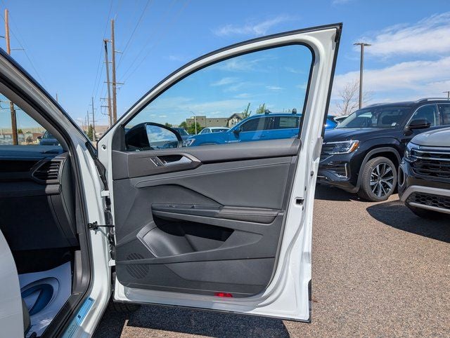 2025 Volkswagen Taos 1.5T SE Black